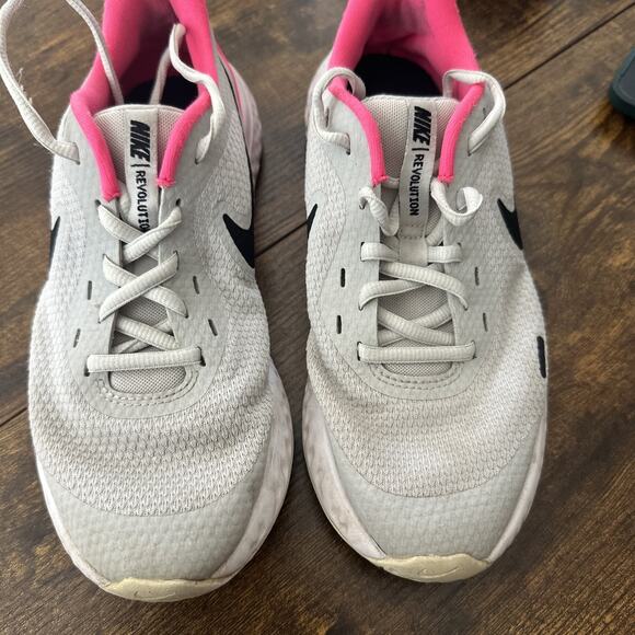 Nike Revolution 5 Running Sneakers Girls Size 5Y Dust Hyper Pink BQ5671-010 - Picture 2 of 7